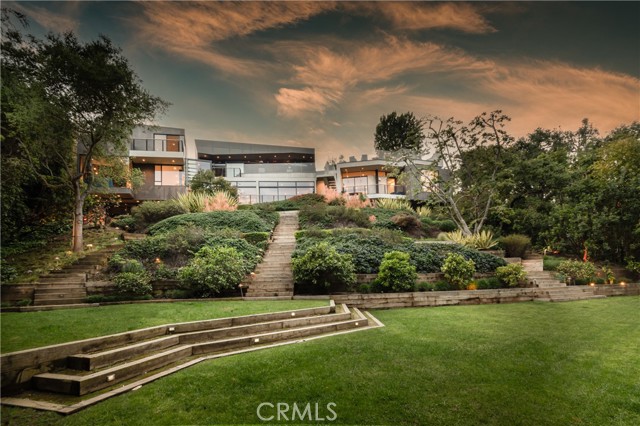 314 N Barrington AVE