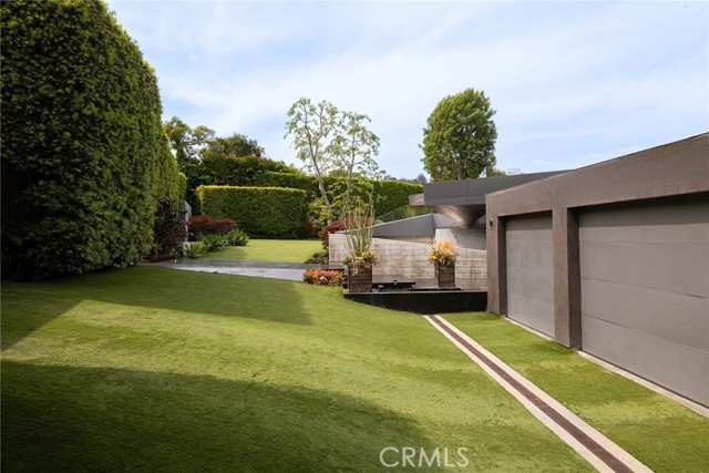 314 N Barrington AVE