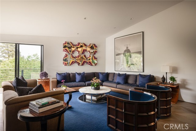 314 N Barrington AVE