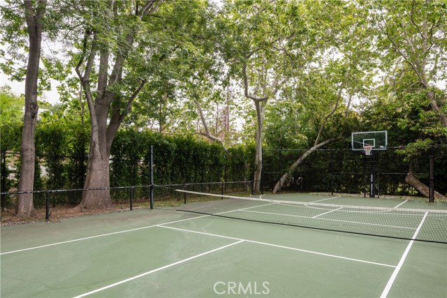 314 N Barrington AVE