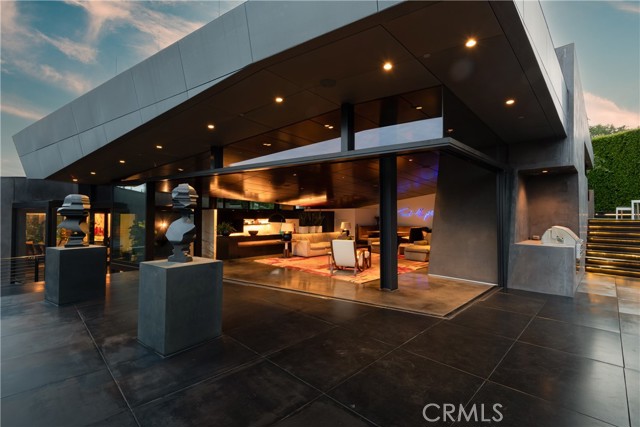 314 N Barrington AVE