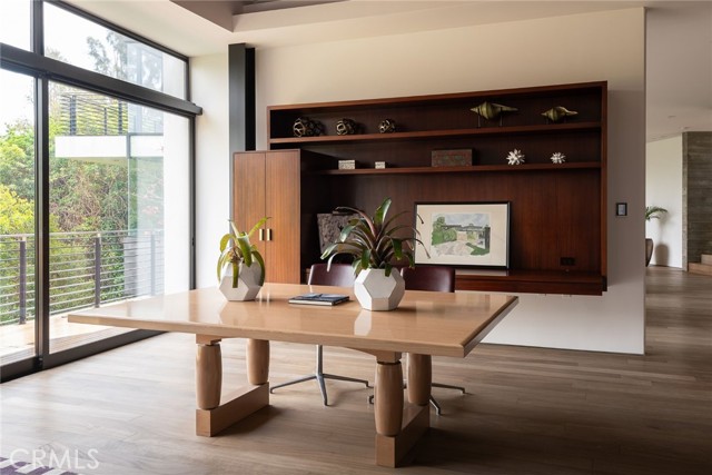 314 N Barrington AVE