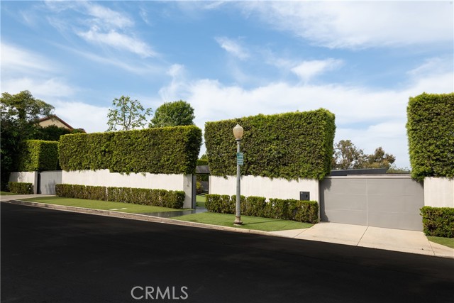 314 N Barrington AVE