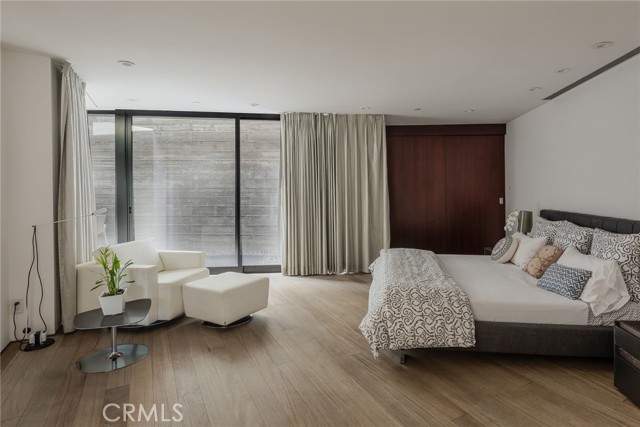 314 N Barrington AVE