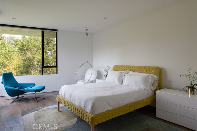 314 N Barrington AVE