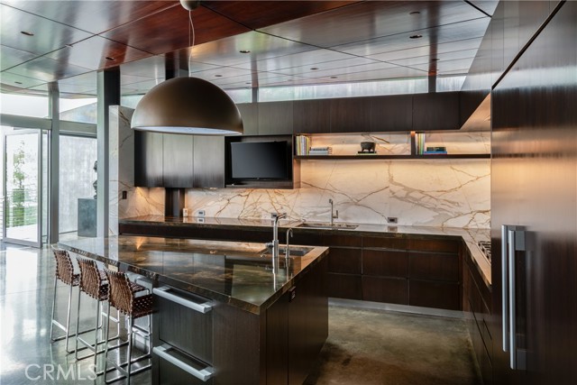 314 N Barrington AVE