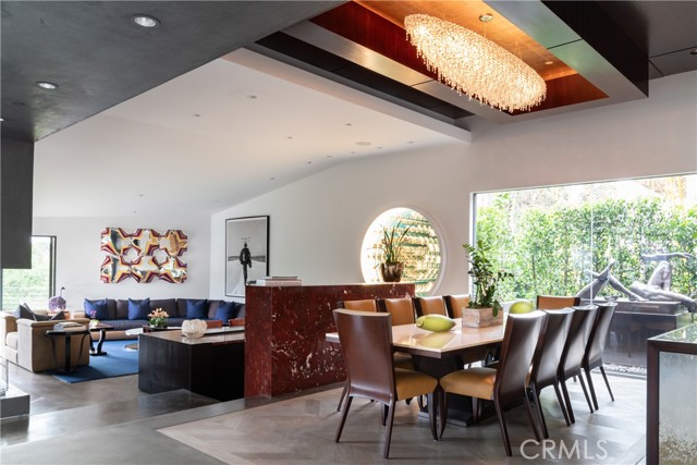 314 N Barrington AVE