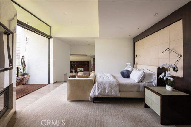 314 N Barrington AVE