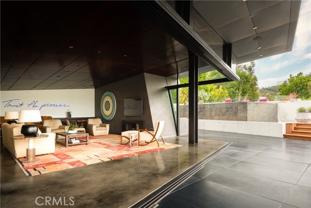 314 N Barrington AVE