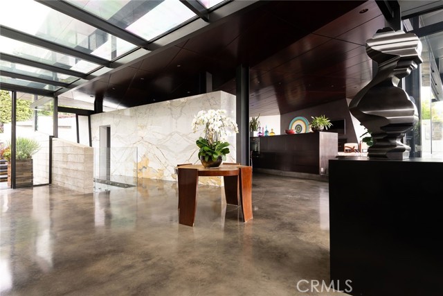 314 N Barrington AVE