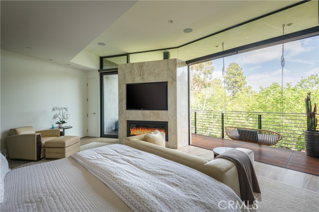 314 N Barrington AVE