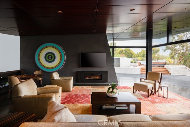 314 N Barrington AVE