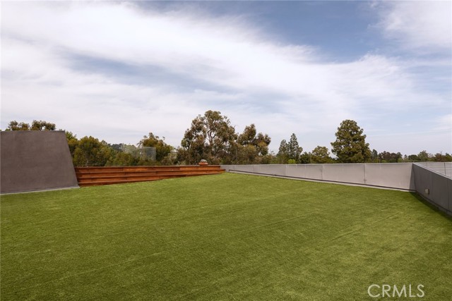 314 N Barrington AVE