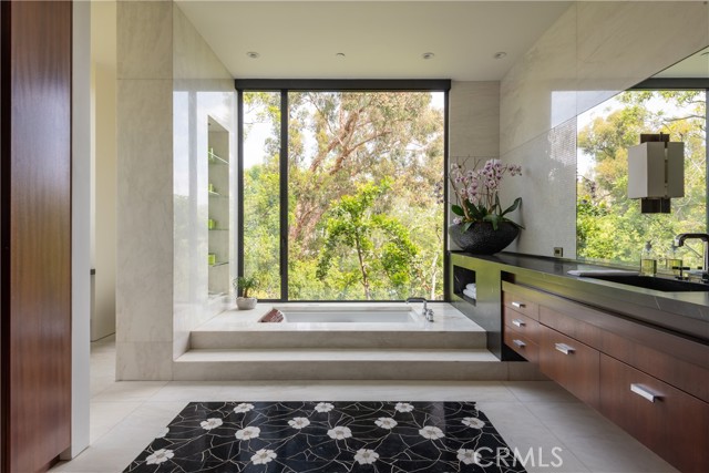 314 N Barrington AVE