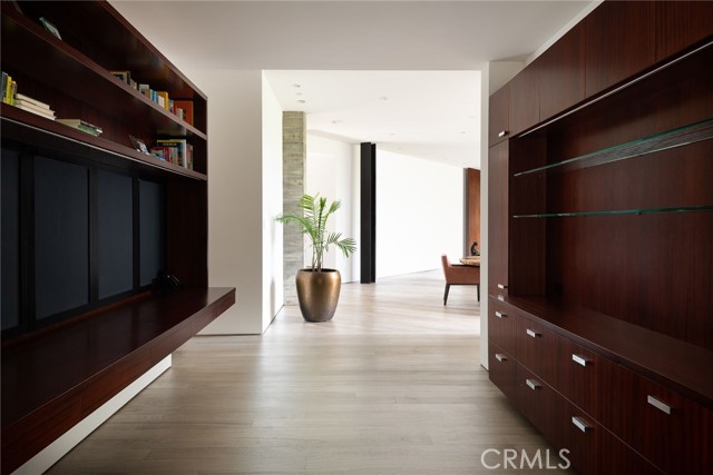 314 N Barrington AVE