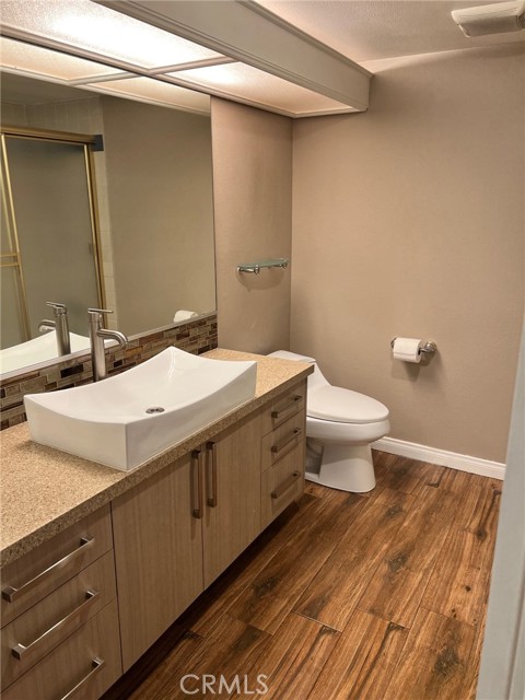4415 Saugus AVE Unit: 201