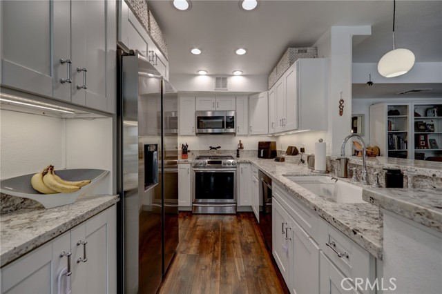 4249 Longridge AVE Unit: 102