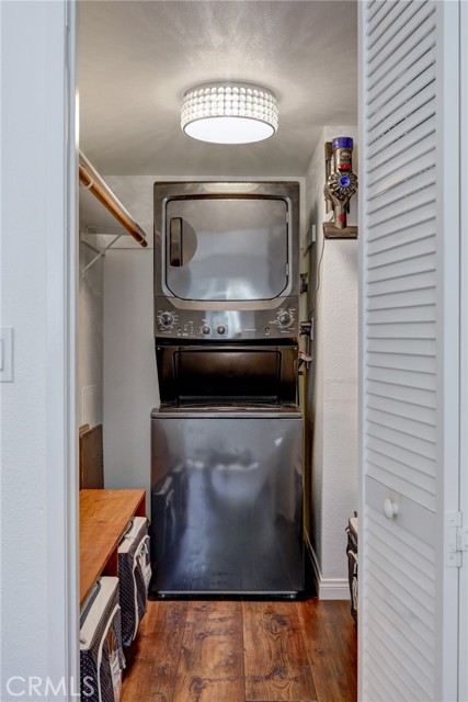 4249 Longridge AVE Unit: 102