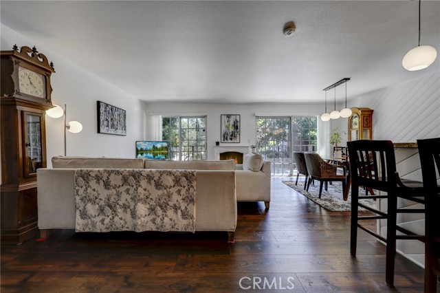 4249 Longridge AVE Unit: 102
