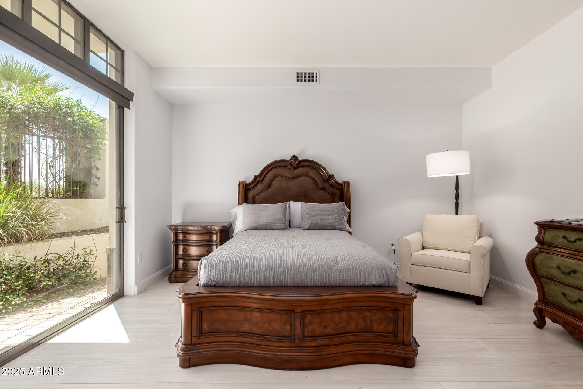 8 E BILTMORE Estate, 117