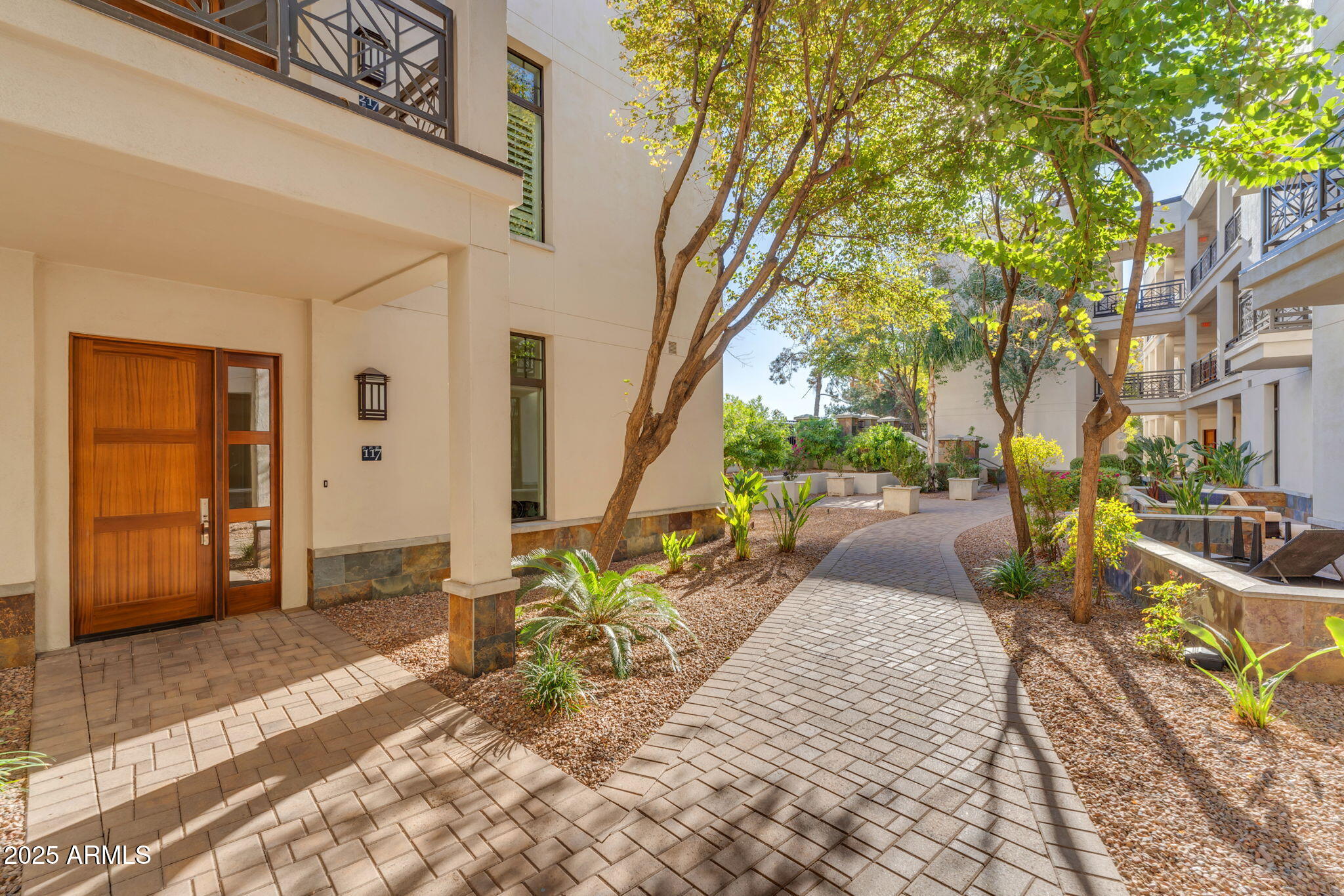 8 E BILTMORE Estate, 117
