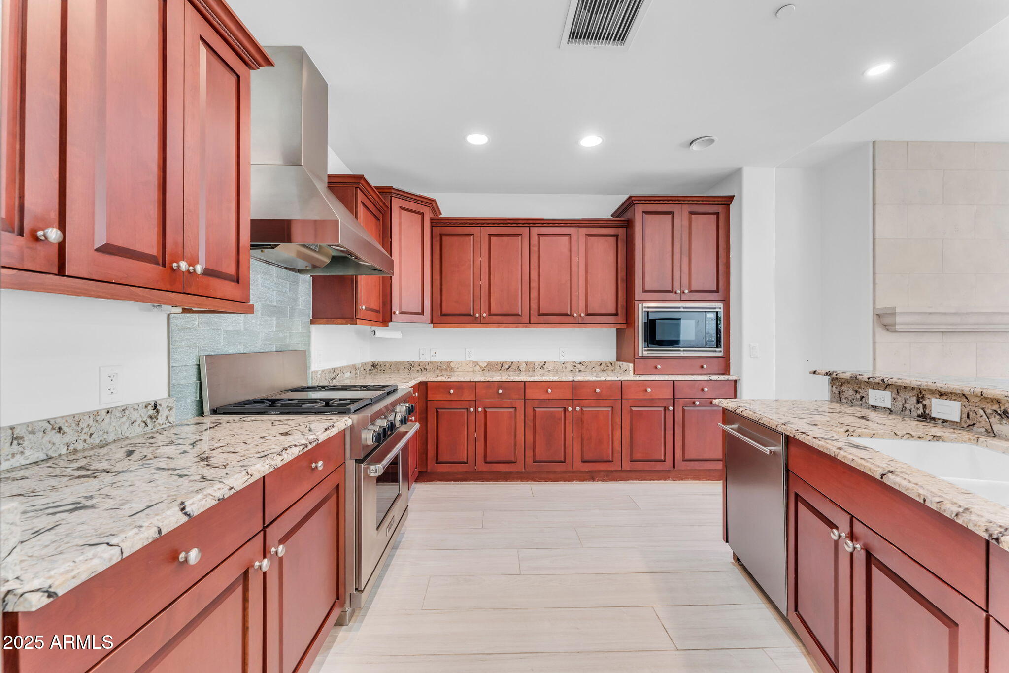 8 E BILTMORE Estate, 117