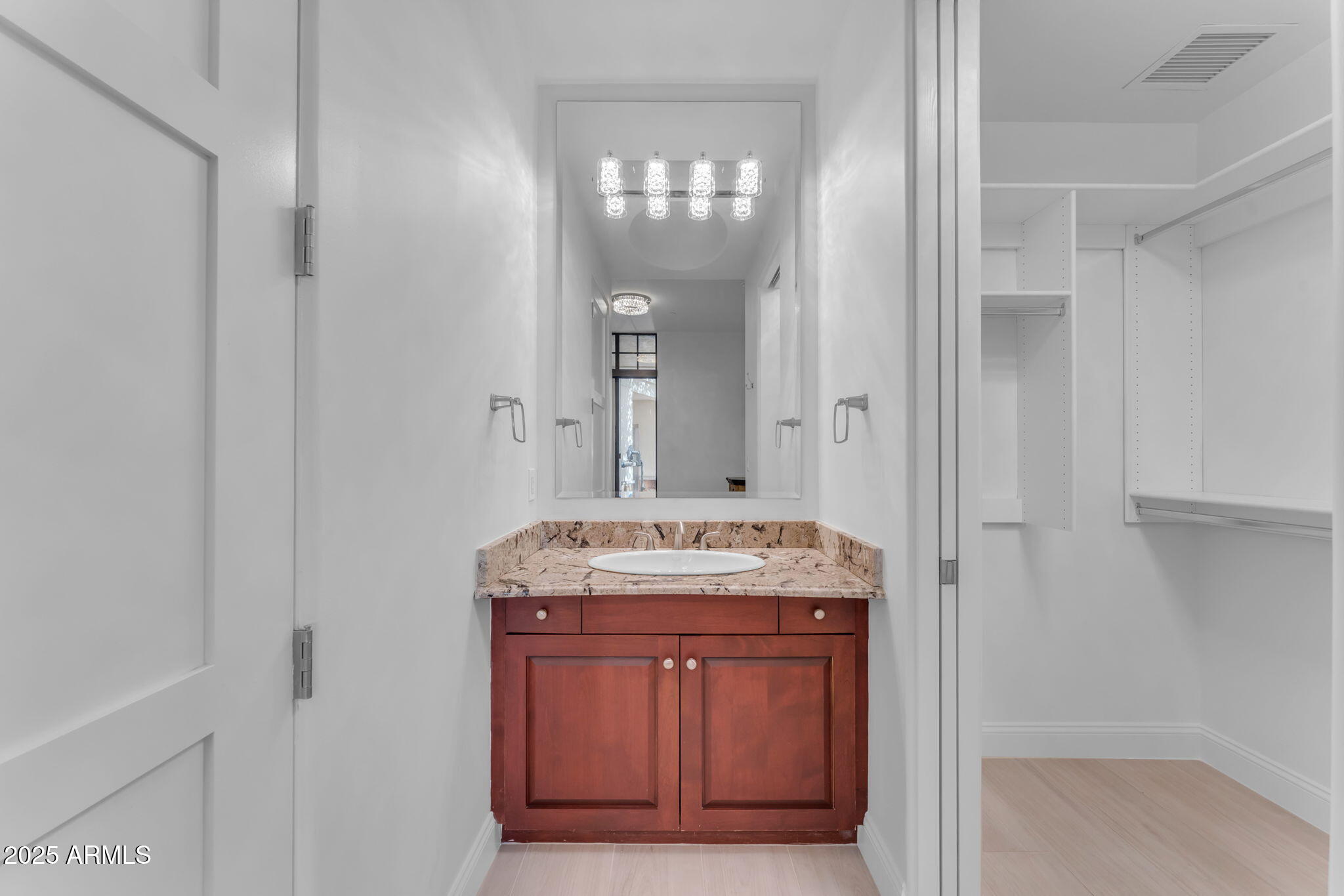 8 E BILTMORE Estate, 117