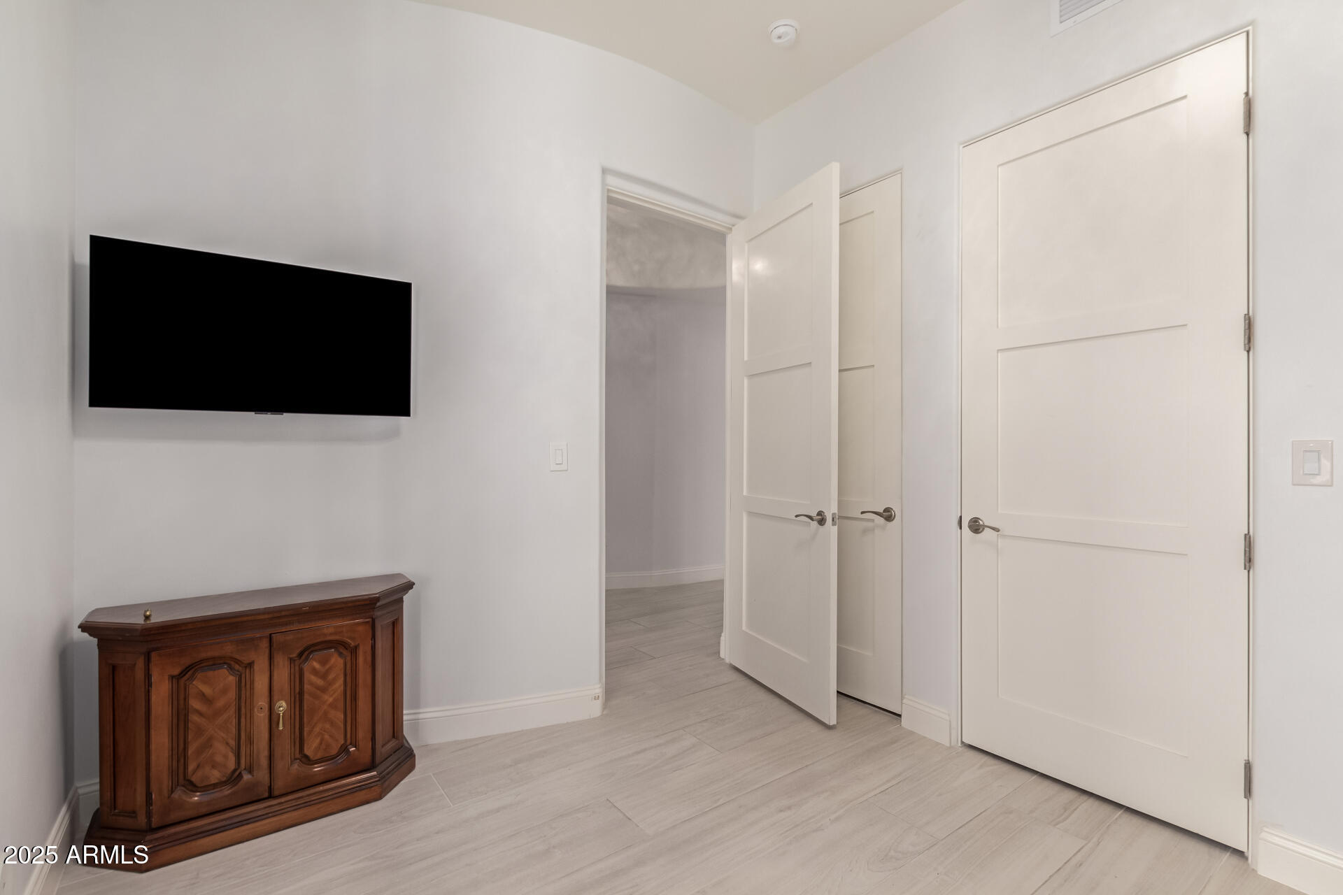 8 E BILTMORE Estate, 117