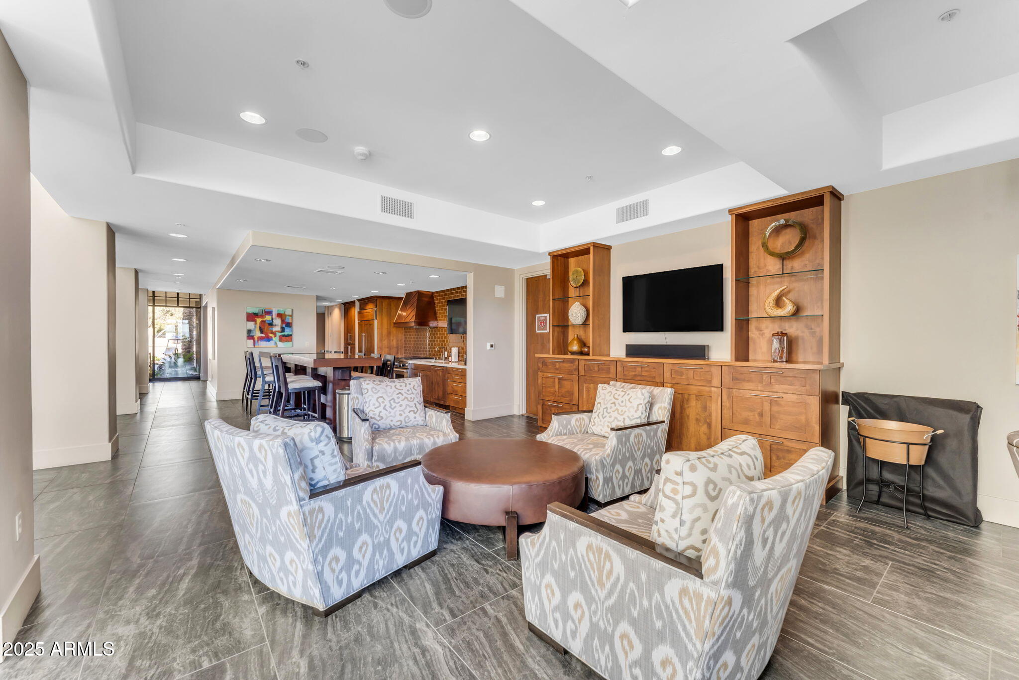 8 E BILTMORE Estate, 117