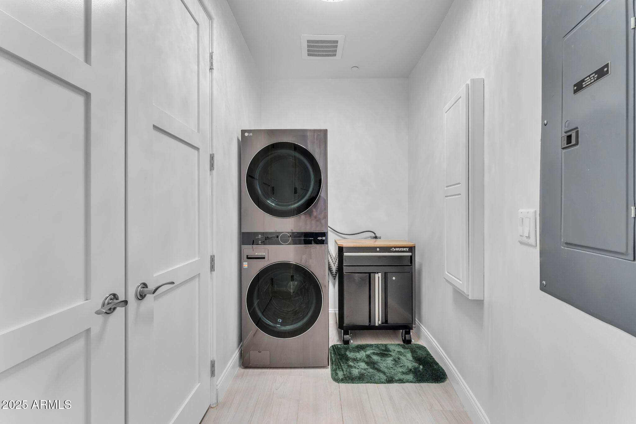8 E BILTMORE Estate, 117