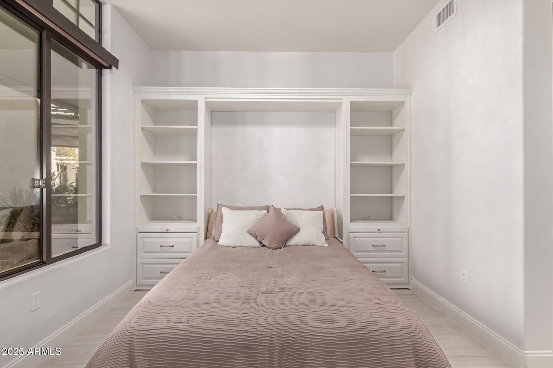 8 E BILTMORE Estate, 117