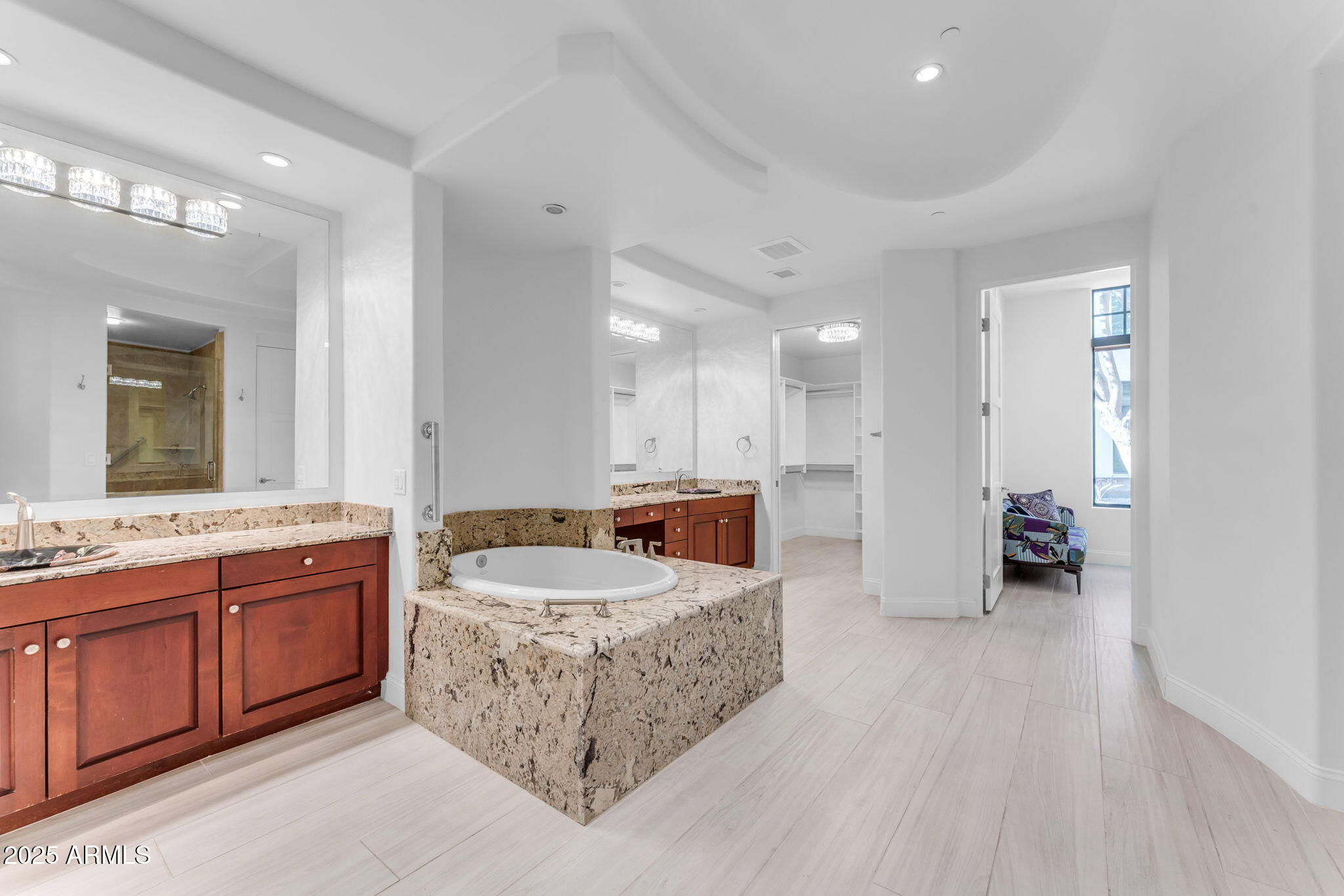 8 E BILTMORE Estate, 117