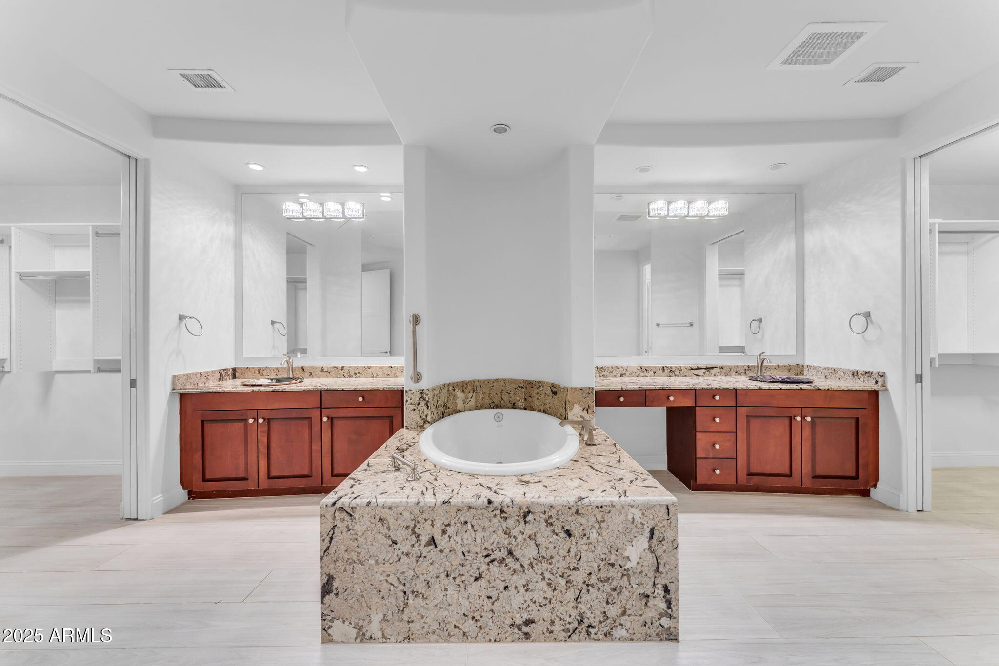 8 E BILTMORE Estate, 117