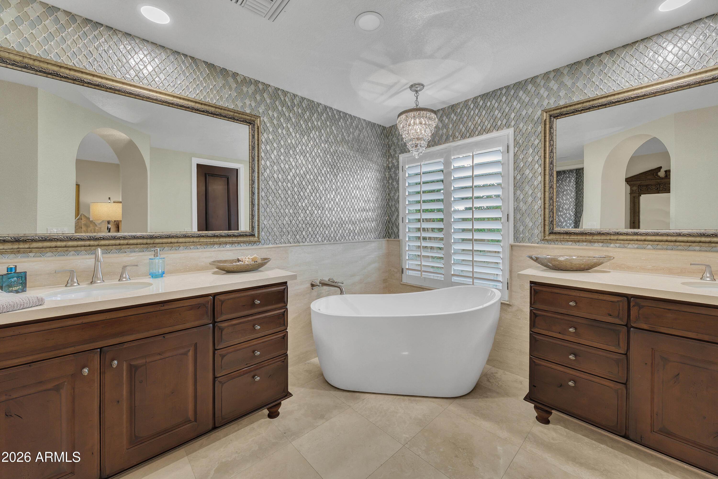 3118 E MARYLAND Avenue