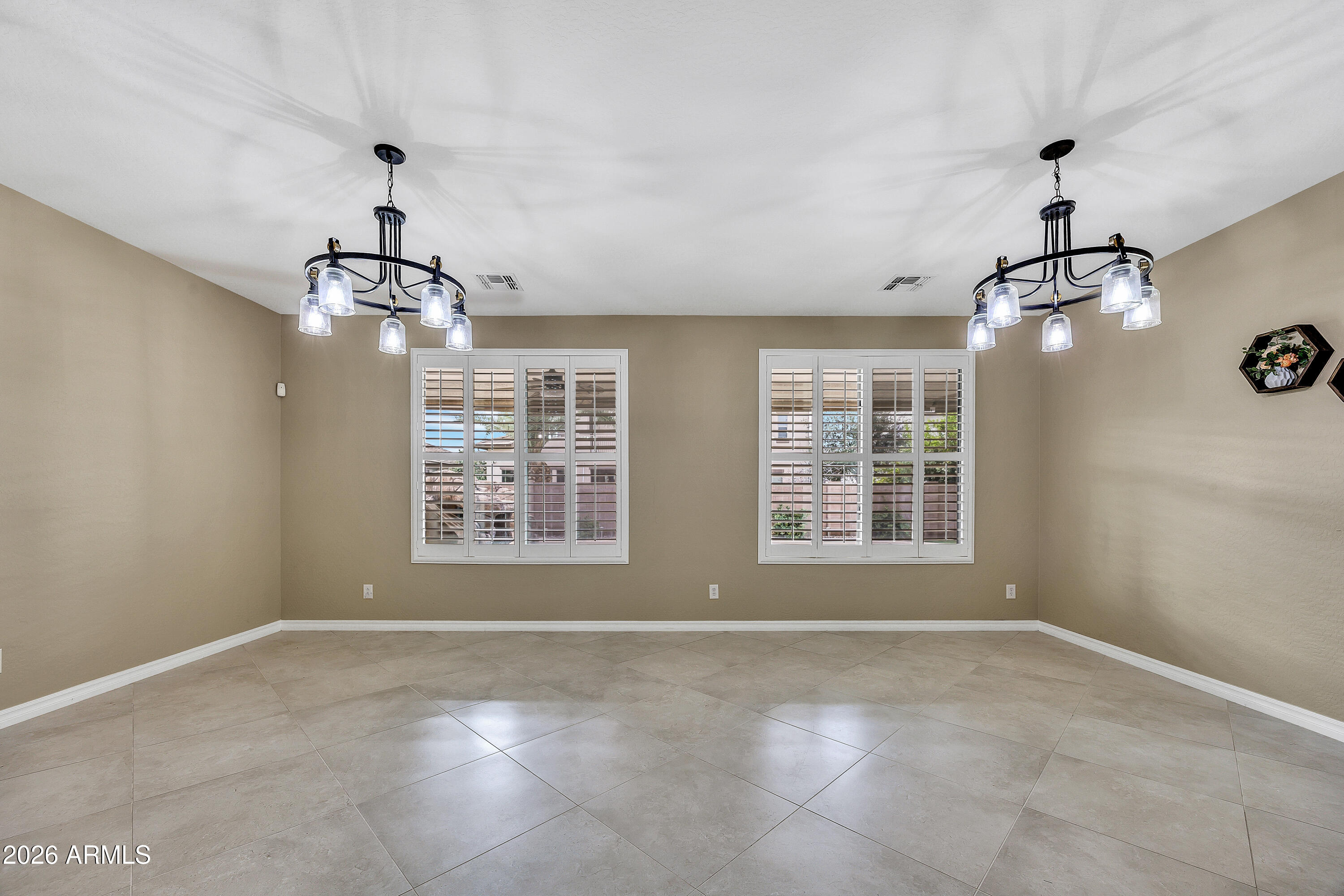 2437 E LODGEPOLE Drive