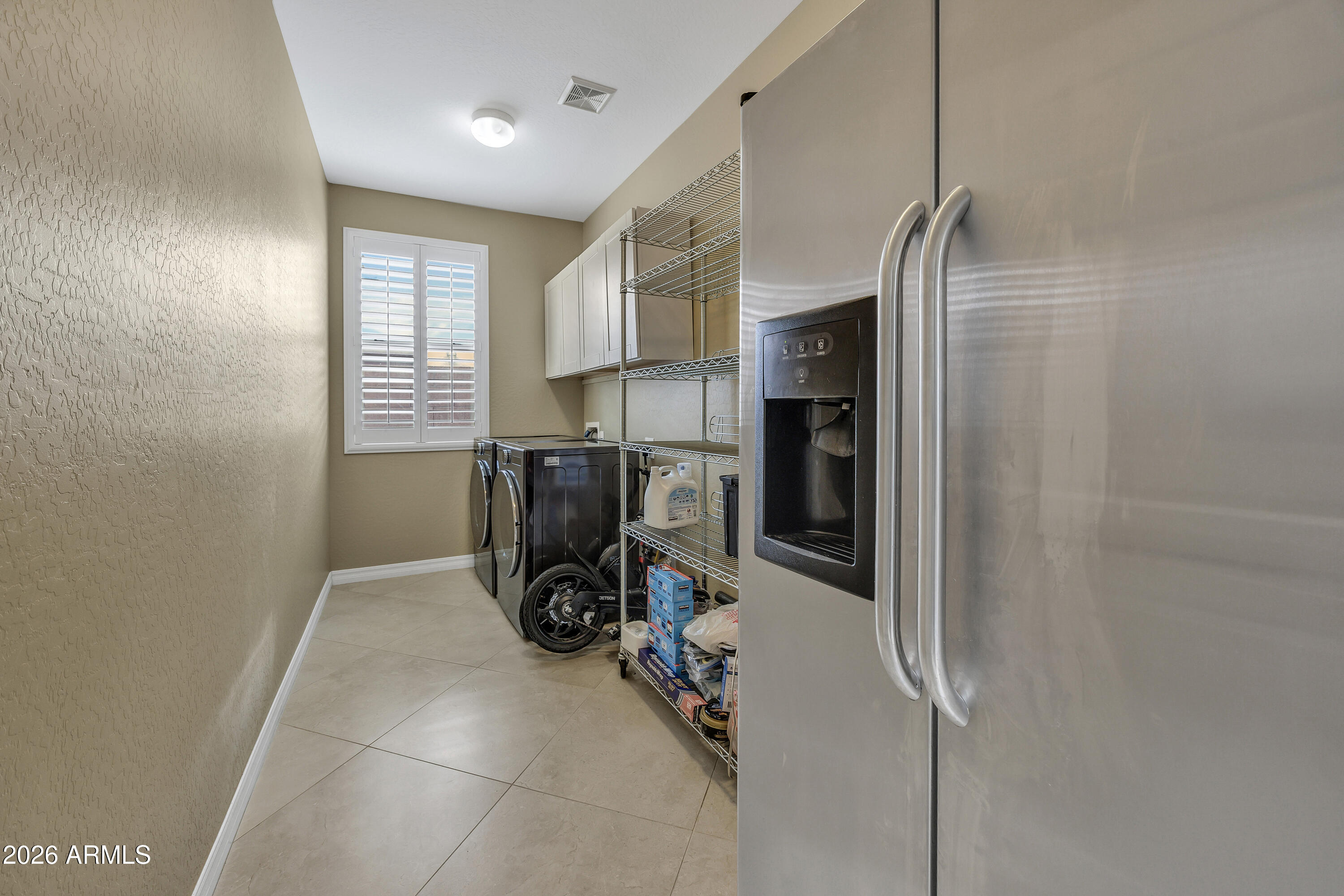 2437 E LODGEPOLE Drive