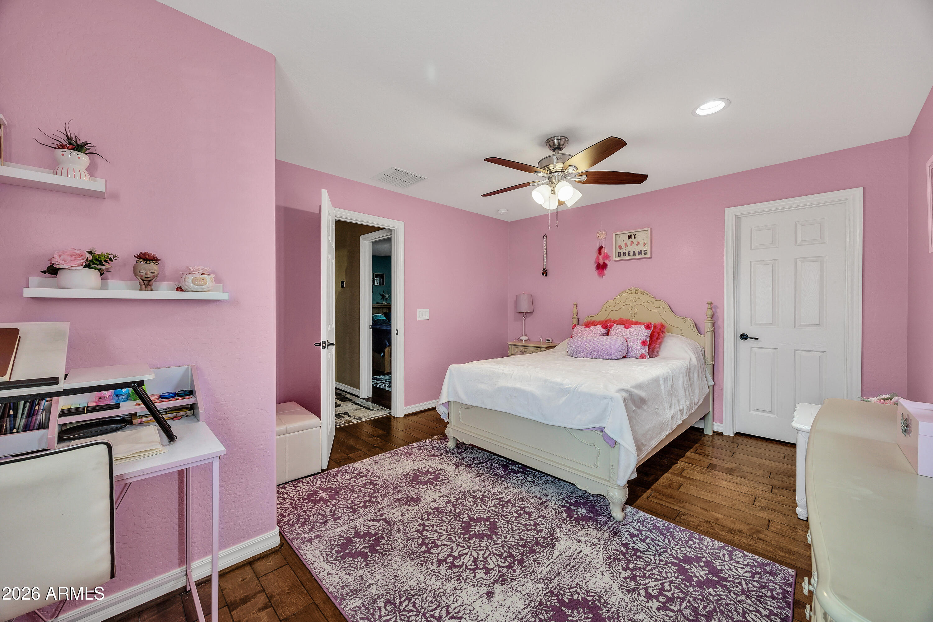 2437 E LODGEPOLE Drive