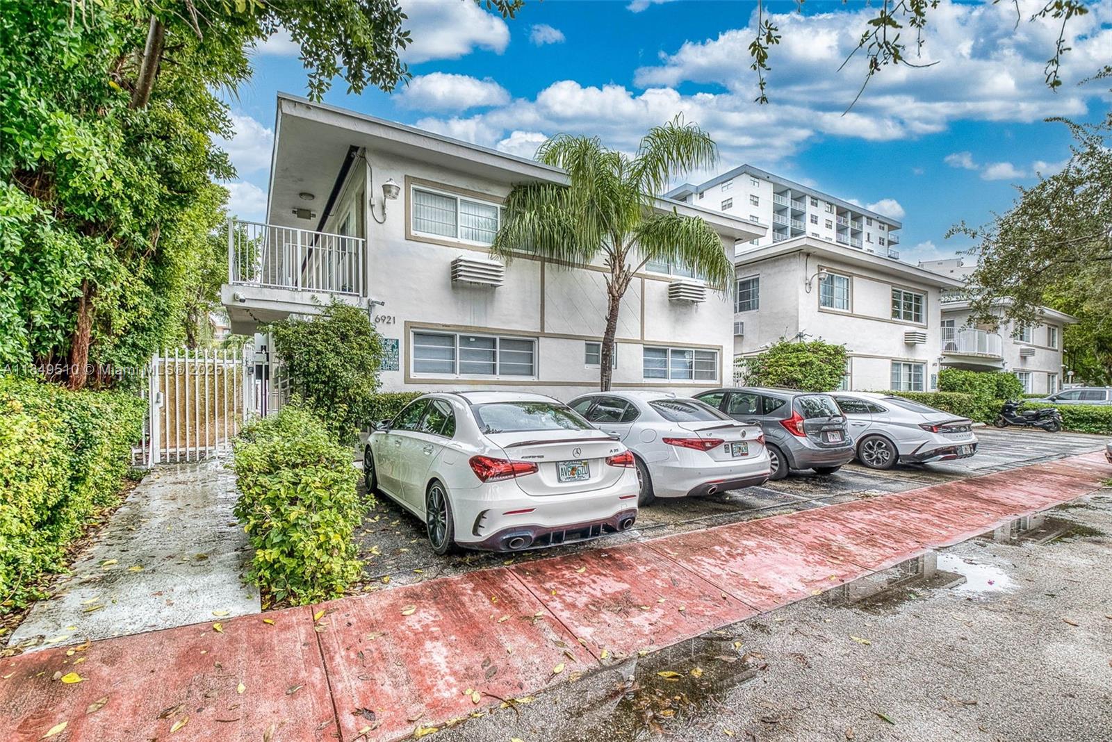 6921 Rue Vendome # 2