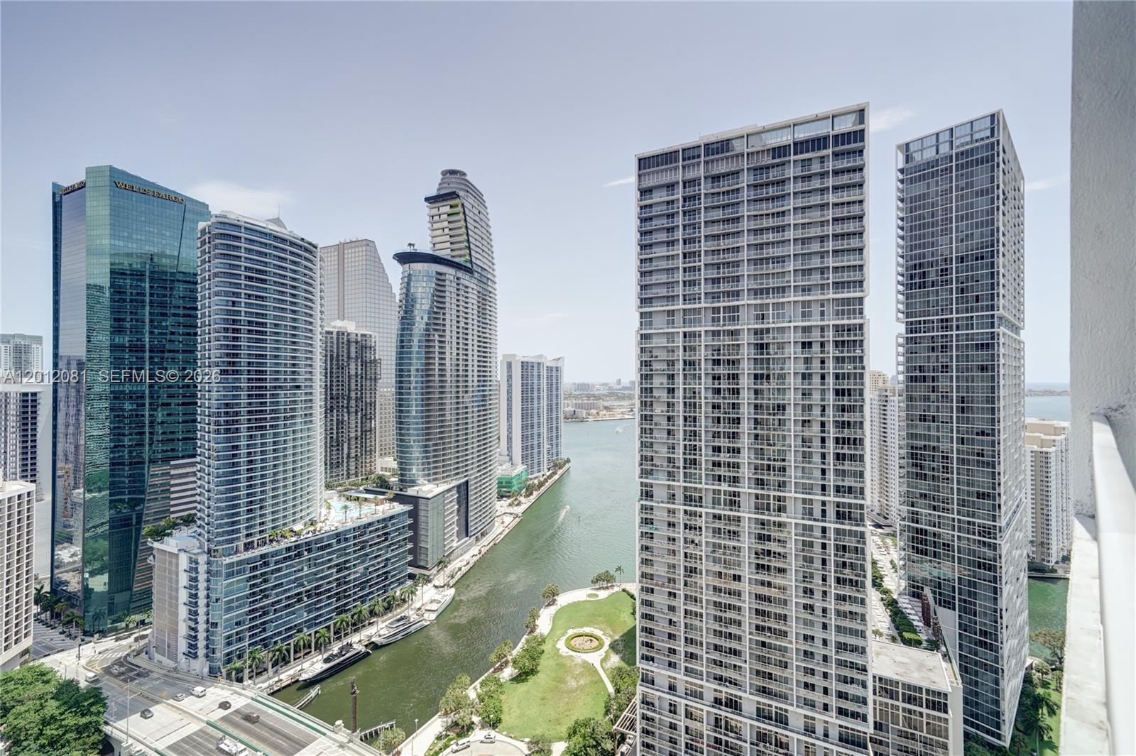 500 Brickell Ave # 3807
