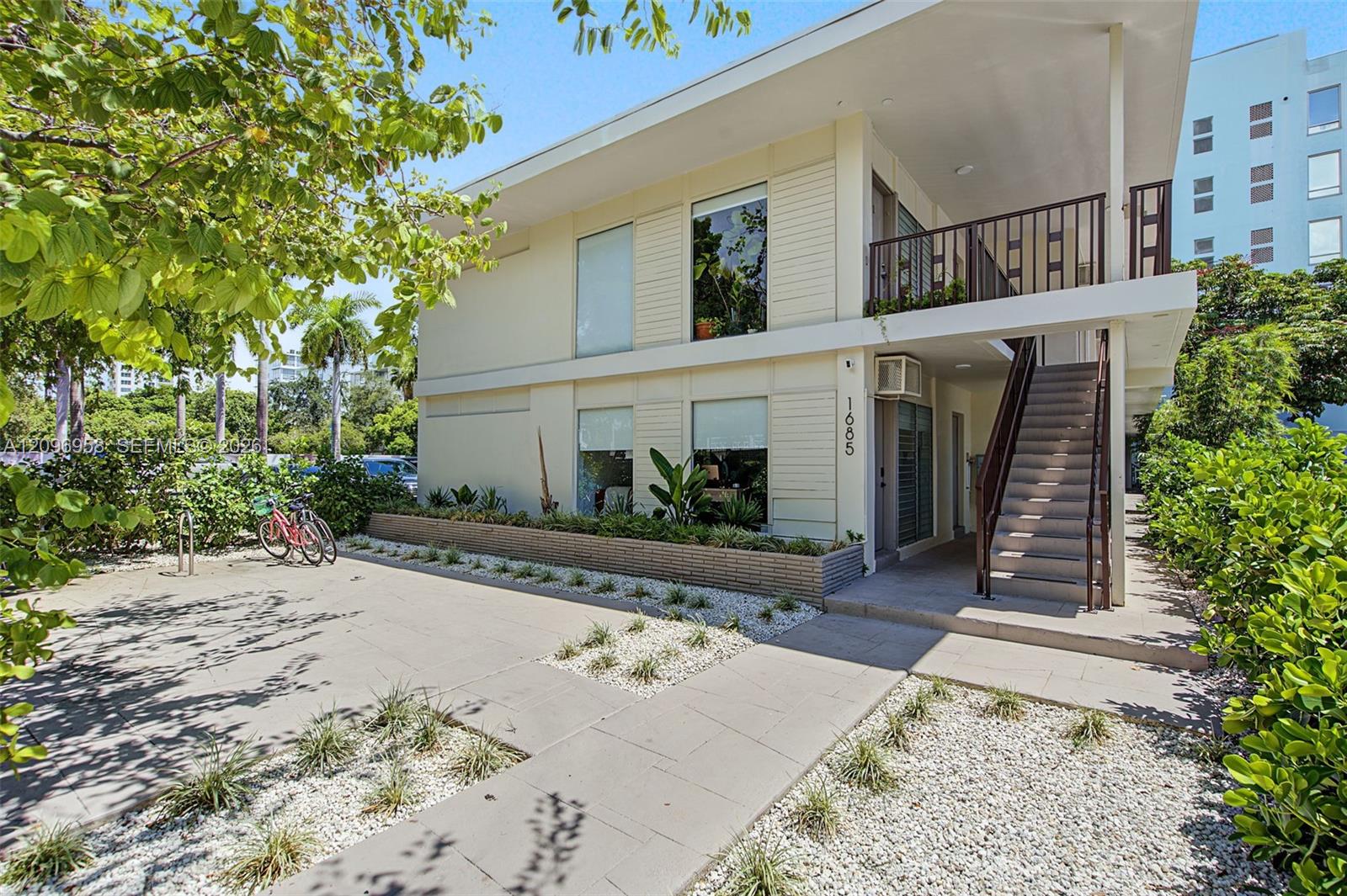 1685 Jefferson Ave # 14