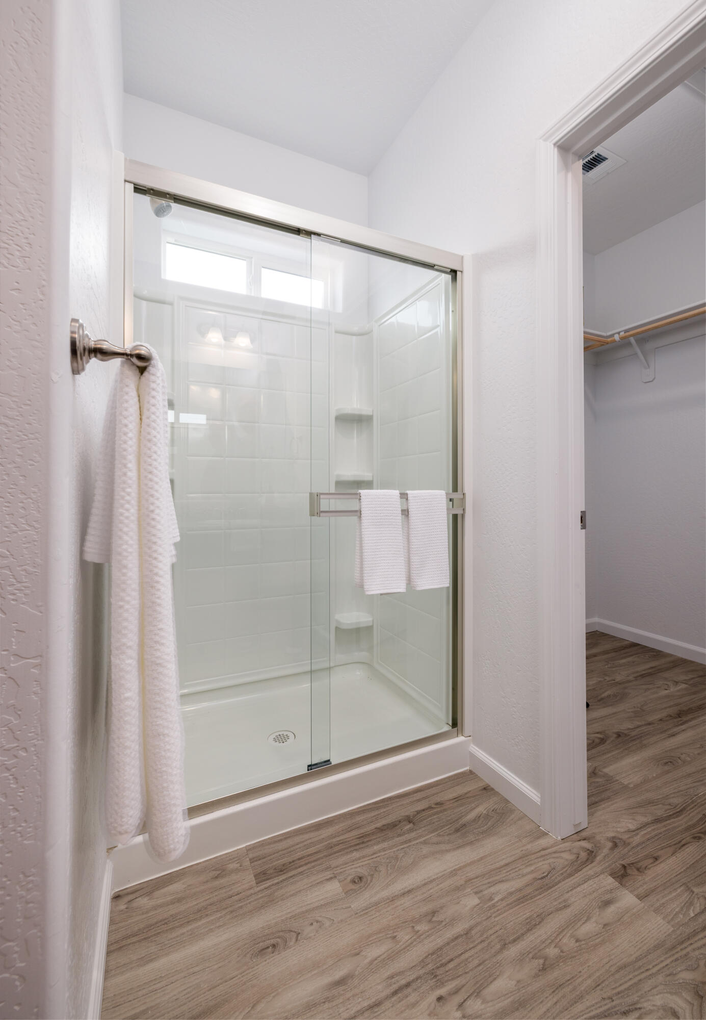 7310 Woodbine Avenue, 15 15