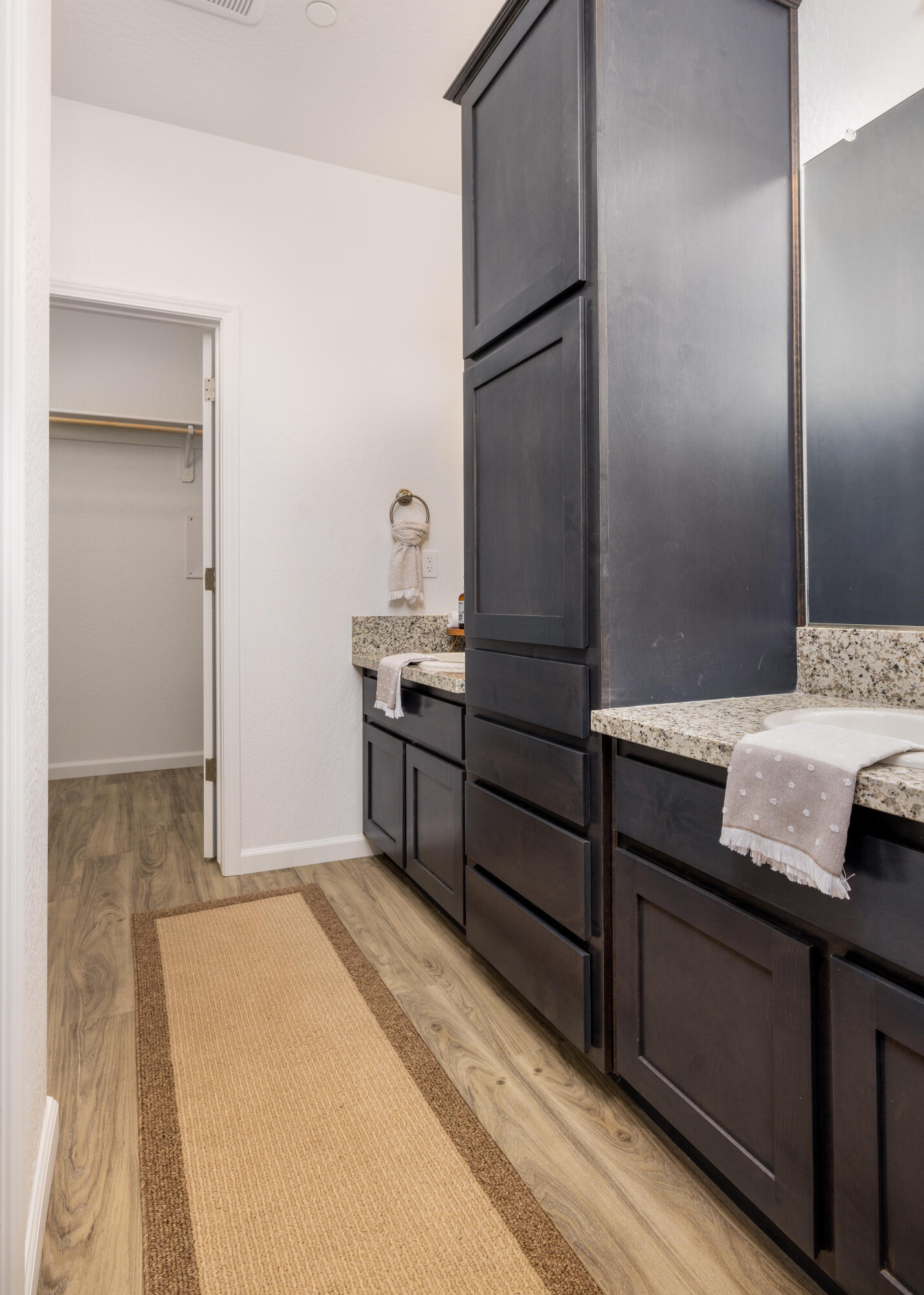 7310 Woodbine Avenue, 15 15