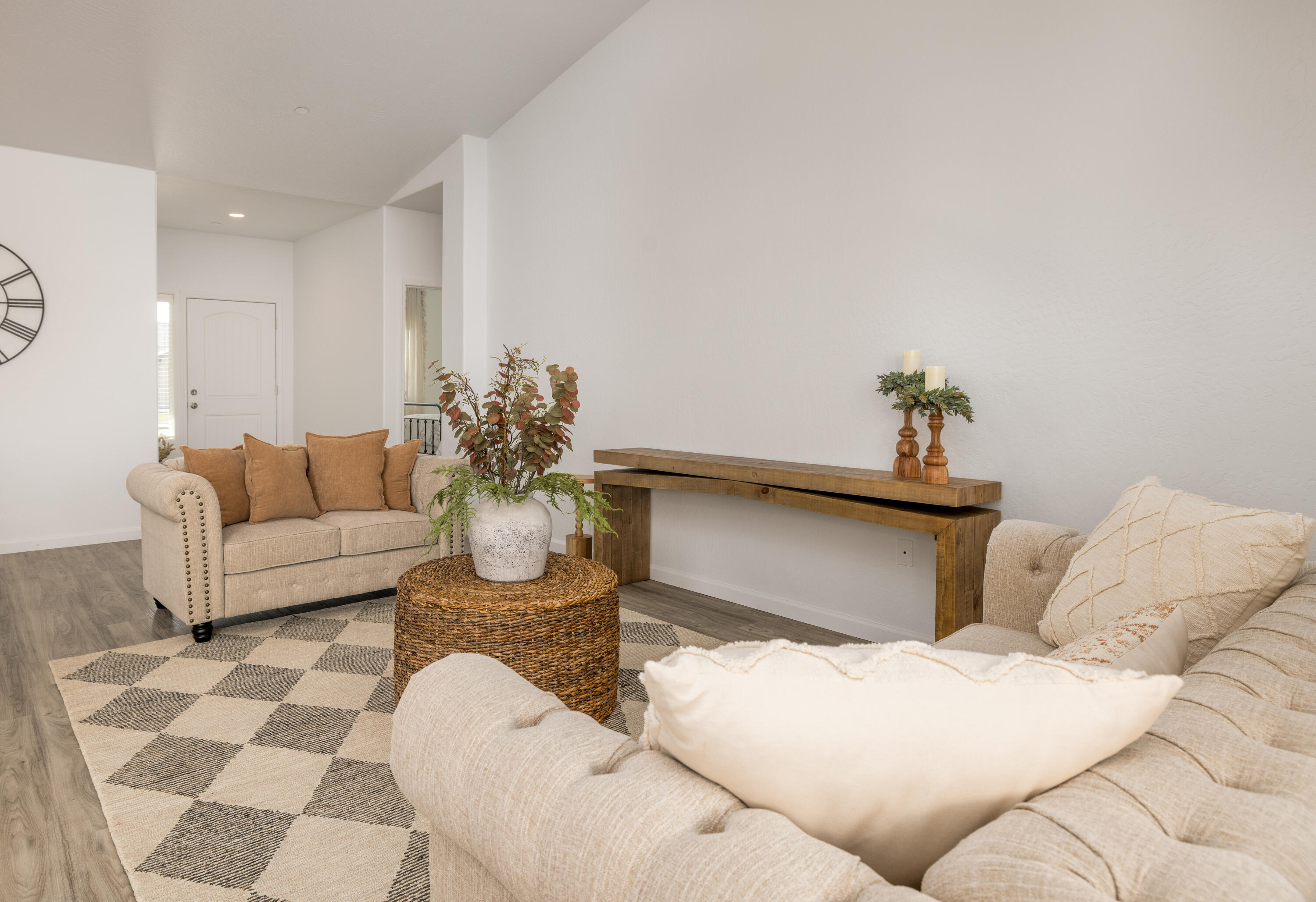 7310 Woodbine Avenue, 15 15