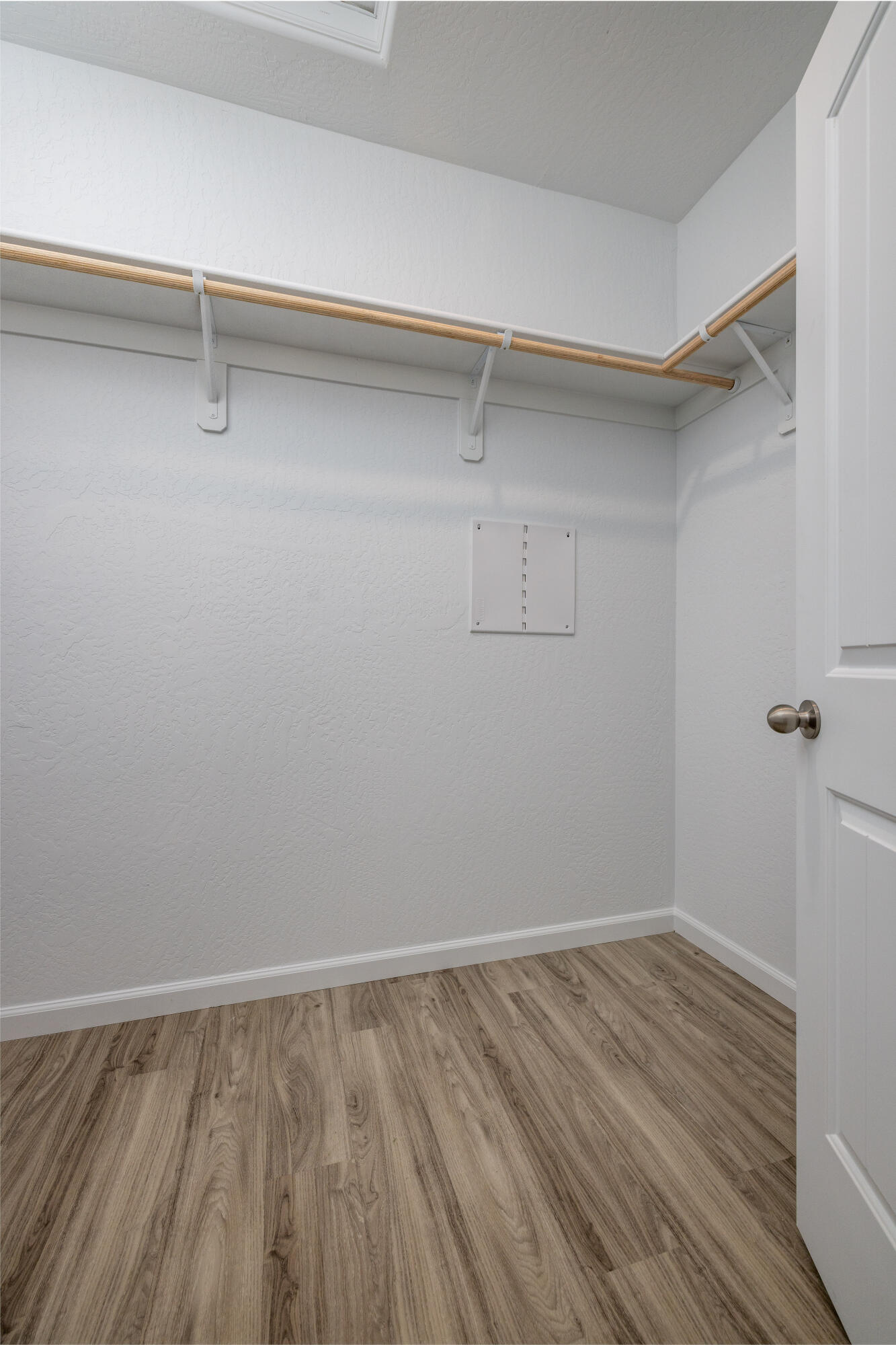 7310 Woodbine Avenue, 15 15