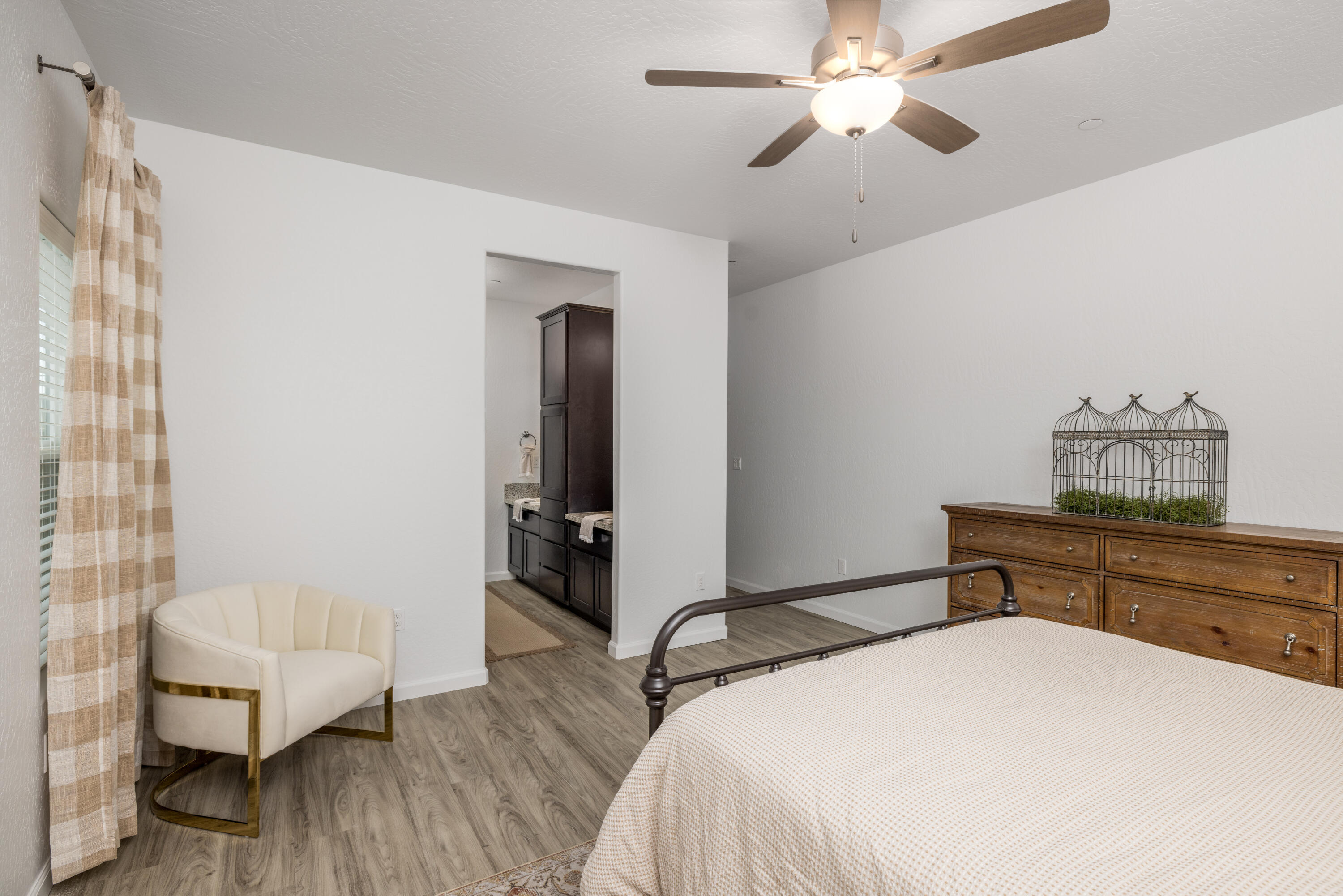 7310 Woodbine Avenue, 15 15