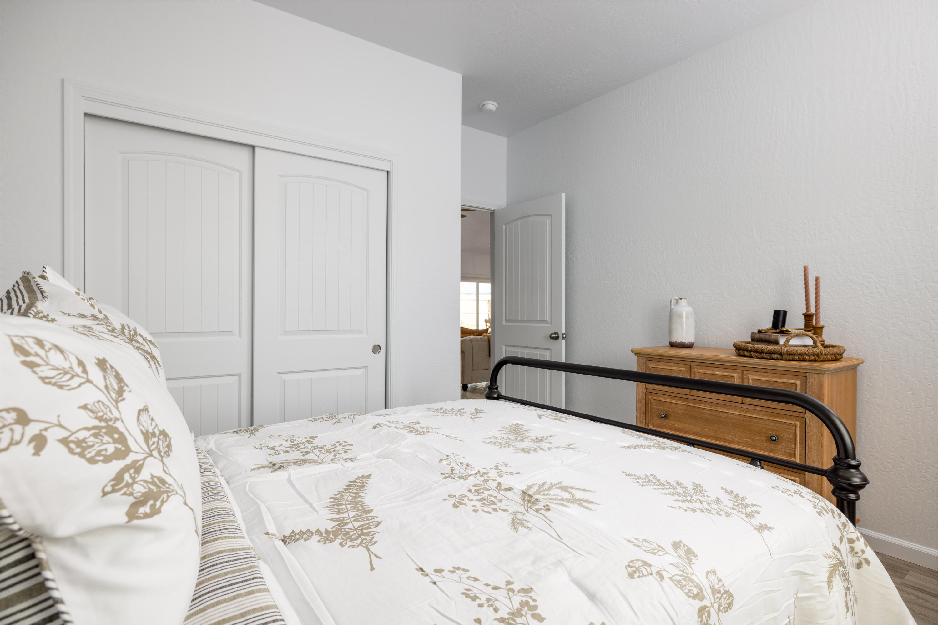 7310 Woodbine Avenue, 15 15