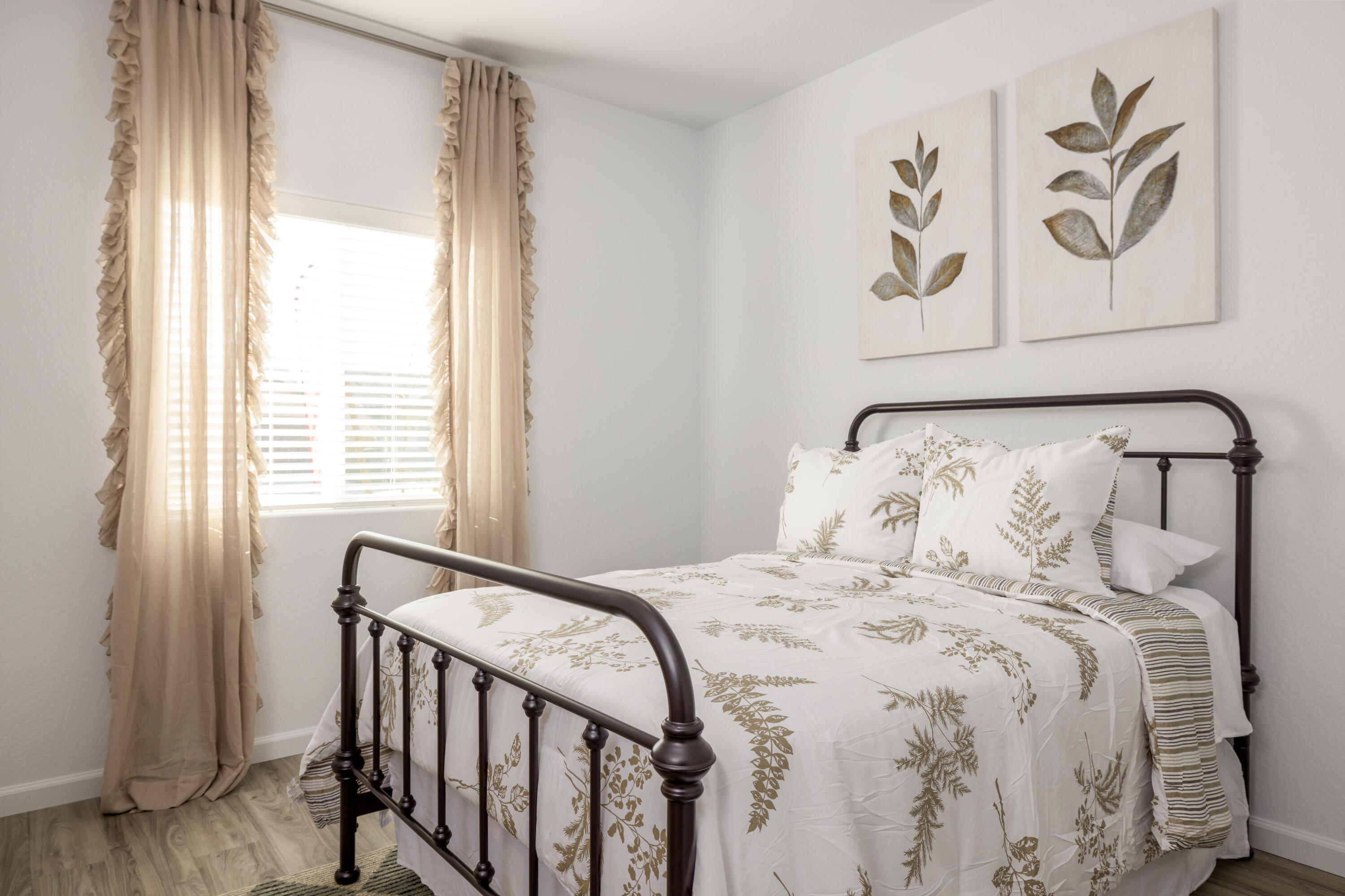 7310 Woodbine Avenue, 15 15