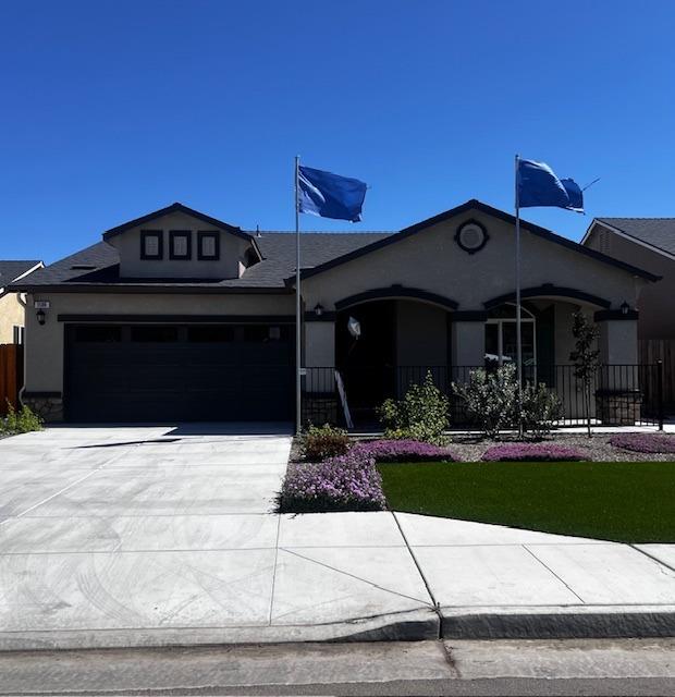 1108 E Kern