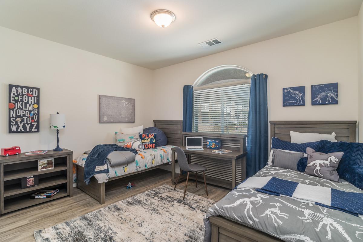 1108 E Kern