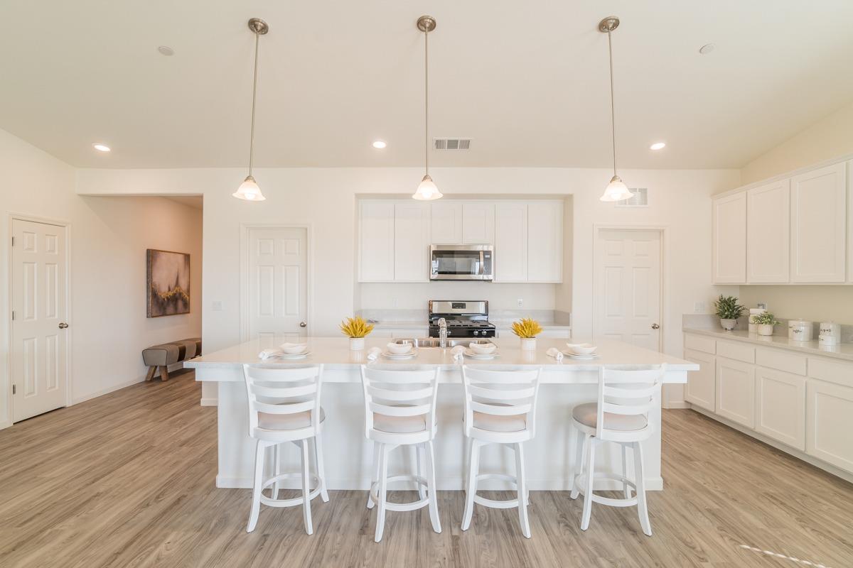 1108 E Kern